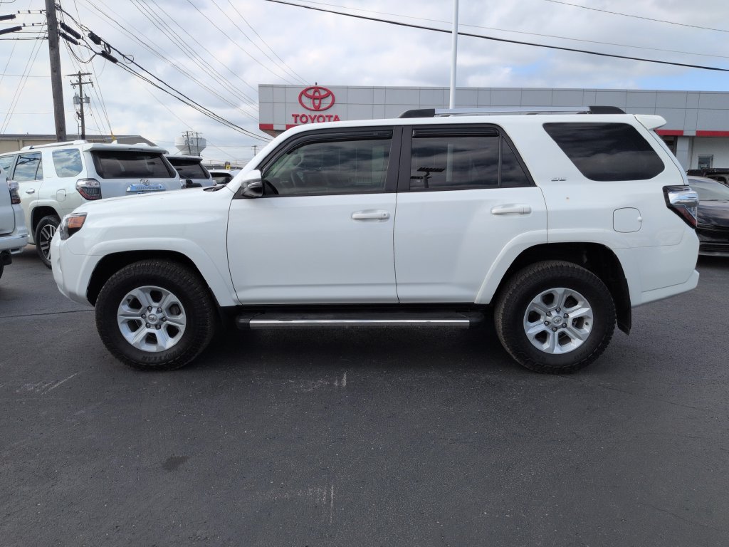 Certified 2022 Toyota 4Runner SR5 Premium w/ Moonroof Package AWD/4WD image 2