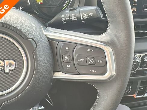 Used 2025 Jeep Wrangler Unlimited Sahara image 18