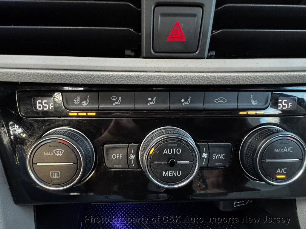 Used 2019 Volkswagen Jetta SEL w/ Cold Weather Package FWD image 33