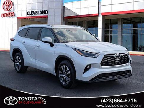 Used 2023 Toyota Highlander XLE image 1