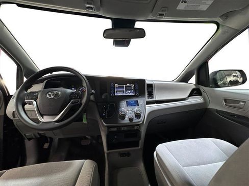 Used 2020 Toyota Sienna L FWD image 13