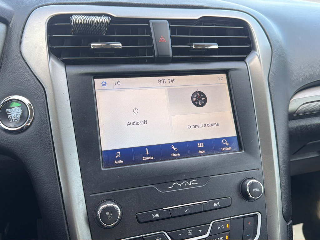 Used 2020 Ford Fusion SE FWD image 15