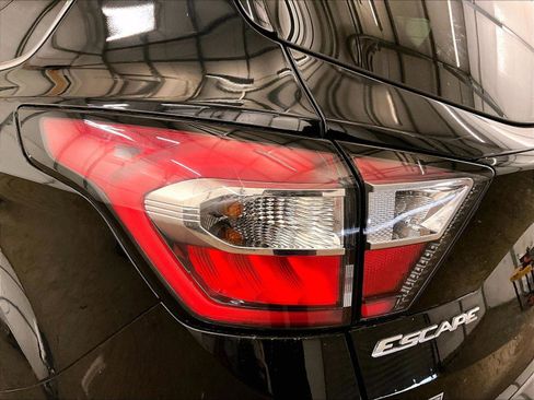 Used 2018 Ford Escape SE w/ SE Sync 3 Package image 28