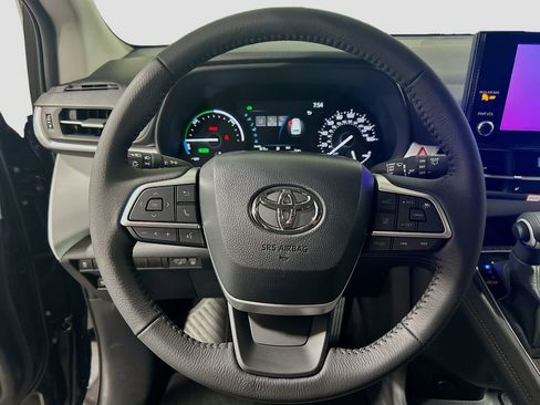 New 2026 Toyota Sienna XLE FWD image 9
