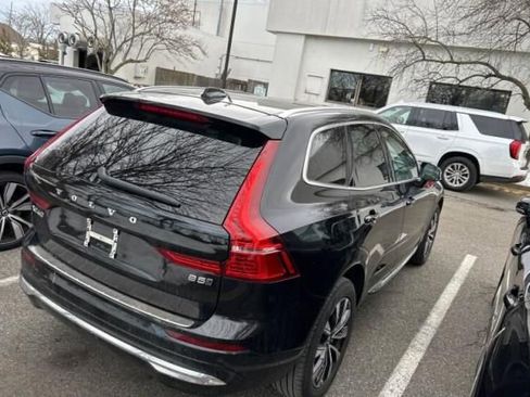 Used 2023 Volvo XC60 B5 Plus image 2