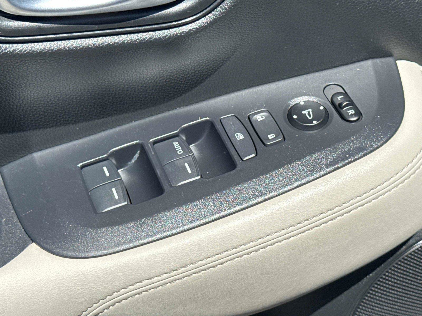 Certified 2025 Honda HR-V LX image 17