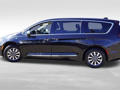 Used 2023 Chrysler Pacifica Limited FWD image 9