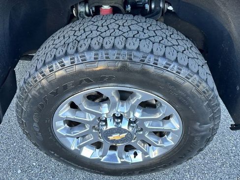 Used 2024 Chevrolet Silverado 2500 LTZ w/ LTZ Convenience Package image 25
