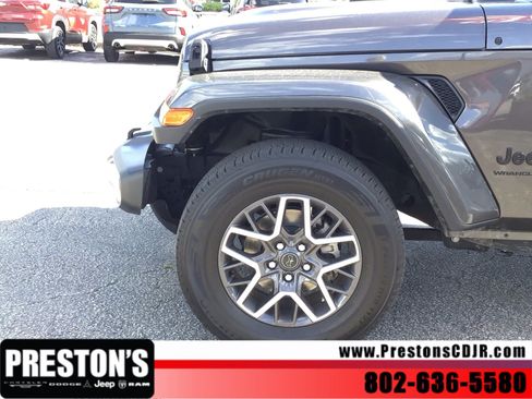Used 2025 Jeep Wrangler Unlimited Sahara AWD/4WD image 10