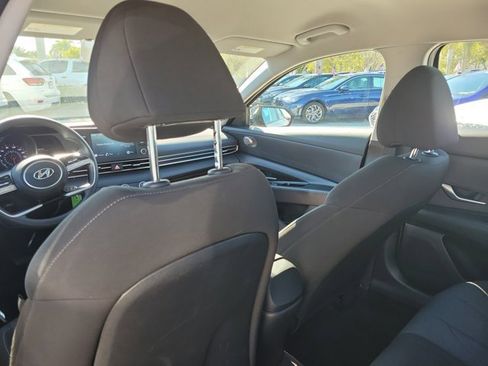 Certified 2022 Hyundai Elantra SE image 10