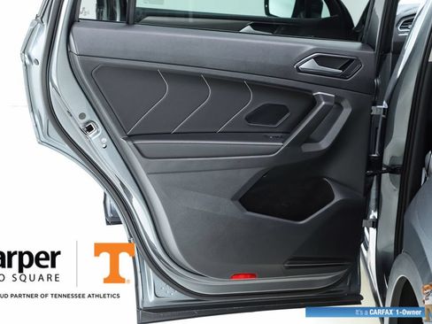 Used 2024 Volkswagen Tiguan SE w/ Panoramic Sunroof Package FWD image 17