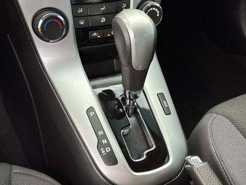 Used 2015 Chevrolet Cruze LT image 16