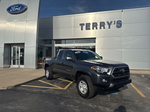 Used 2016 Toyota Tacoma SR5 RWD image 1