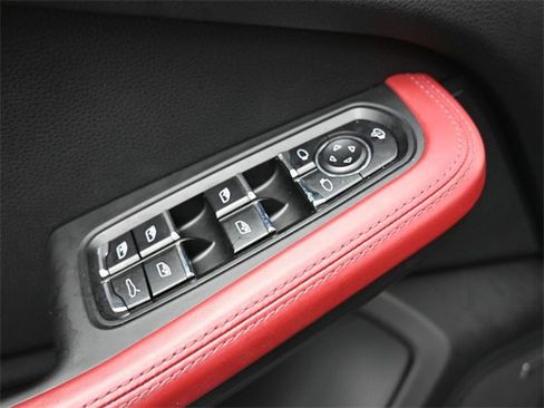 Used 2023 Porsche Macan GTS image 9