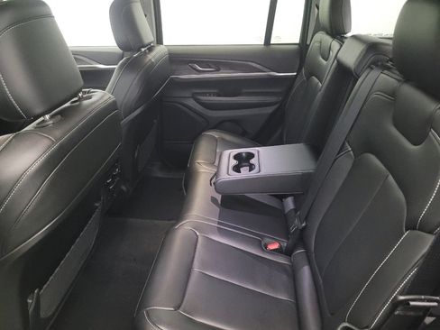 Used 2023 Jeep Grand Cherokee Limited image 18