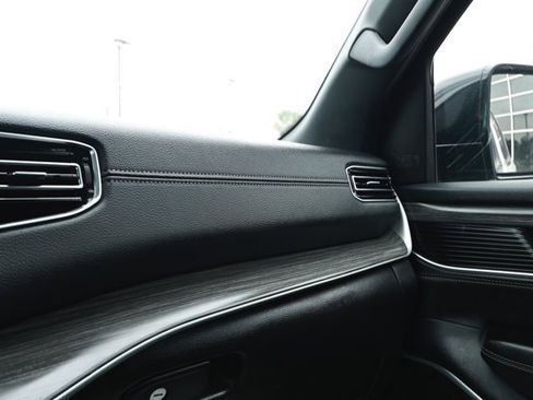 Certified 2024 Jeep Wagoneer L Series II w/ Flexible Seating Group RWD image 29