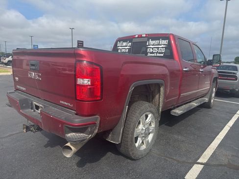 Used 2018 GMC Sierra 2500 Denali w/ Duramax Plus Package AWD/4WD image 4