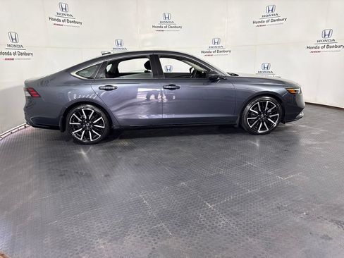 Used 2023 Honda Accord Touring image 3