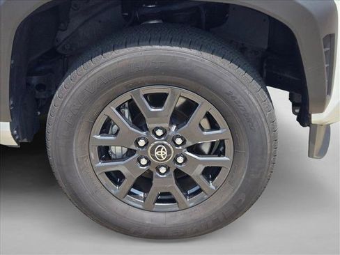 Used 2025 Toyota 4Runner SR5 AWD/4WD image 20