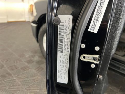 Used 2019 RAM 1500 Classic SLT w/ Luxury Group image 15