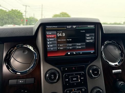 Used 2015 Ford F350 Lariat w/ Lariat Interior Package AWD/4WD image 29