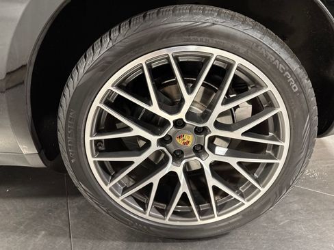 Used 2019 Porsche Macan AWD/4WD image 12