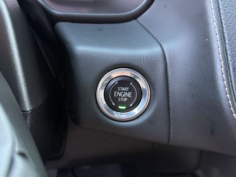 Used 2023 Chevrolet Suburban Premier image 12