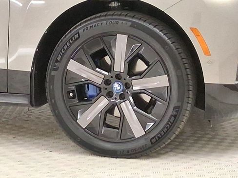Used 2023 BMW iX xDrive50 w/ Sport Package AWD/4WD image 11
