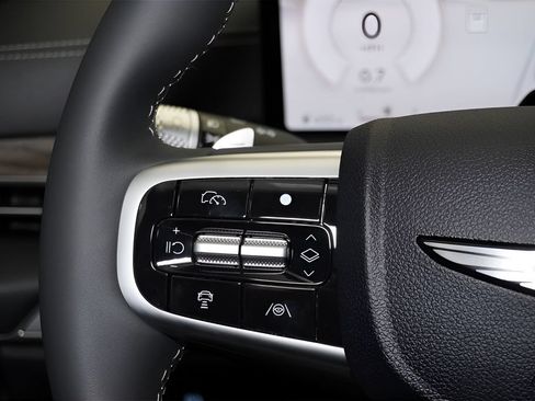 Certified 2025 Genesis GV80 2.5T Select AWD/4WD image 16