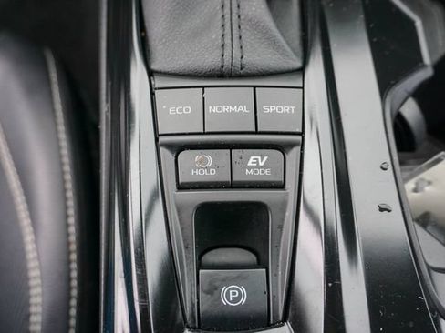 Used 2025 Toyota Camry SE FWD image 18