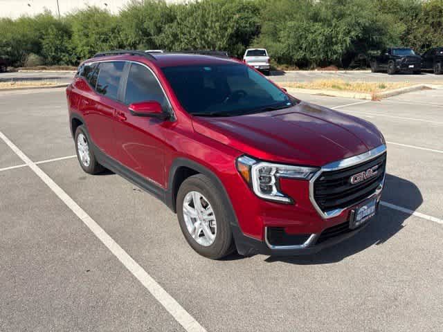 Used 2024 GMC Terrain SLE w/ Driver Convenience Package FWD image 7