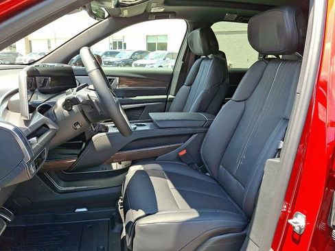 New 2026 Cadillac Vistiq Sport w/ LPO, Floor Liner Package image 9