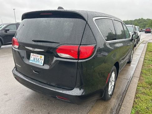 Used 2023 Chrysler Voyager LX FWD image 3