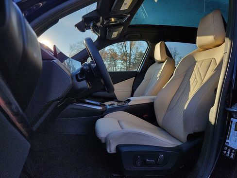 Used 2025 BMW X3 xDrive30i w/ Premium Package image 13