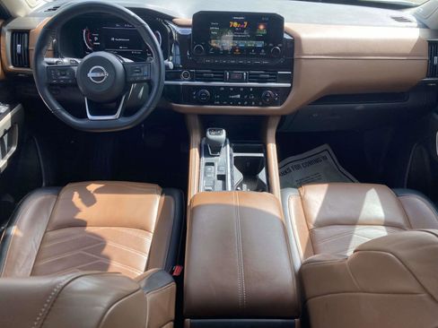 Used 2022 Nissan Pathfinder Platinum w/ Cargo Package FWD image 17