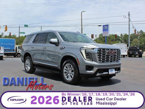 Used 2025 GMC Yukon Denali AWD/4WD image 1