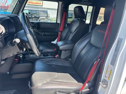Used 2017 Jeep Wrangler Unlimited Rubicon AWD/4WD image 9
