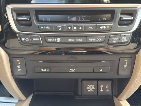 Used 2016 Honda Pilot Touring image 28