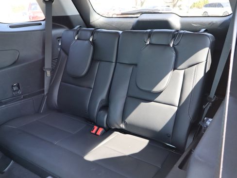 Used 2022 Ford Explorer XLT w/ Equipment Group 202A image 12