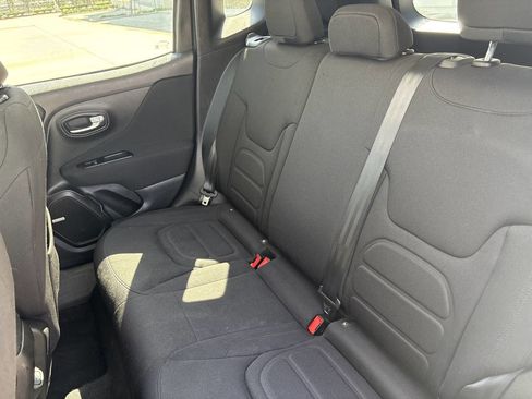 Used 2021 Jeep Renegade Latitude w/ Sun & Sound Group image 12