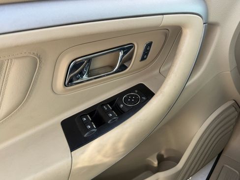 Used 2016 Ford Taurus SE FWD image 23