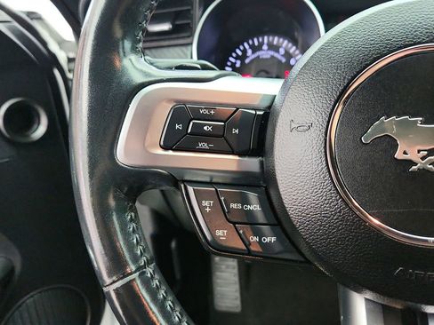 Used 2018 Ford Mustang Coupe RWD image 17