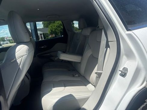 Used 2021 Jeep Cherokee Latitude Lux AWD/4WD image 11