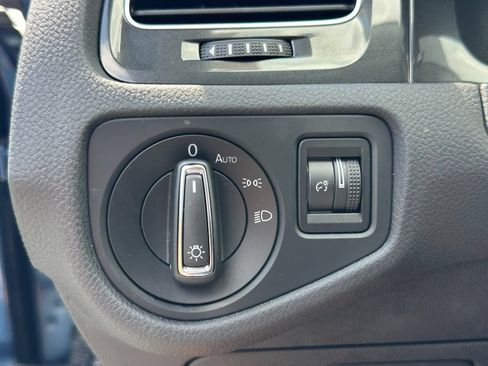 Used 2018 Volkswagen Golf S FWD image 29