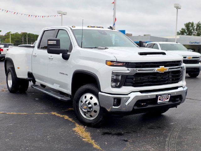 Used 2025 Chevrolet Silverado 3500 LT w/ Safety Package AWD/4WD image 2