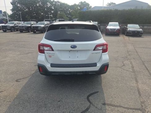 Used 2019 Subaru Outback 2.5i Touring AWD/4WD image 4