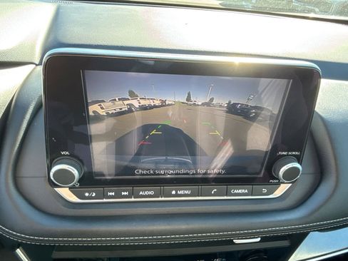 Used 2024 Nissan Rogue SV image 61