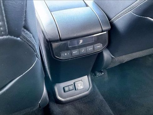 Used 2020 Toyota Highlander Limited FWD image 10