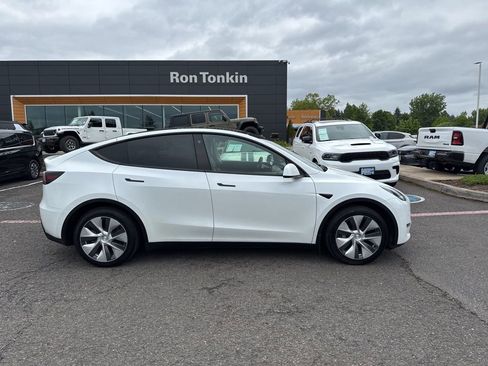 Used 2021 Tesla Model Y Long Range AWD/4WD image 10