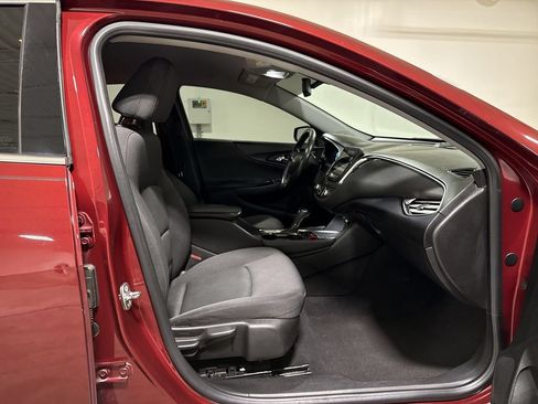 Used 2017 Chevrolet Malibu LT FWD image 21